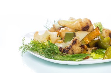 karnabahar ve tatlı biber sıcak salata