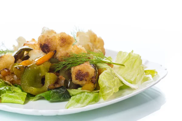 Warm salad with cauliflower and sweet pepper — Stock Photo, Image