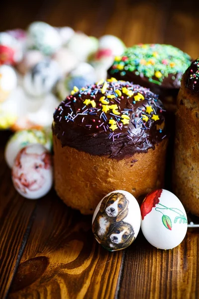 Easter cake with eggs — Stock Photo, Image