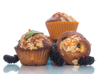 içinde çilek ile tatlı çörek