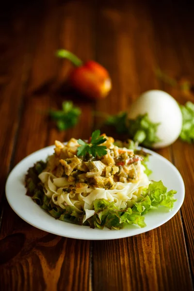 Patlıcan soslu haşlama ev yapımı erişte