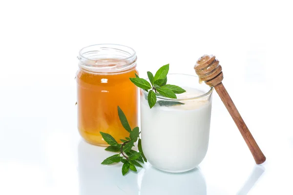 Sweet homemade yogurt with honey — Stock Photo, Image