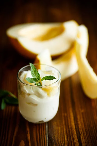 Homemade yogurt with slices of ripe melon — Stock Photo, Image