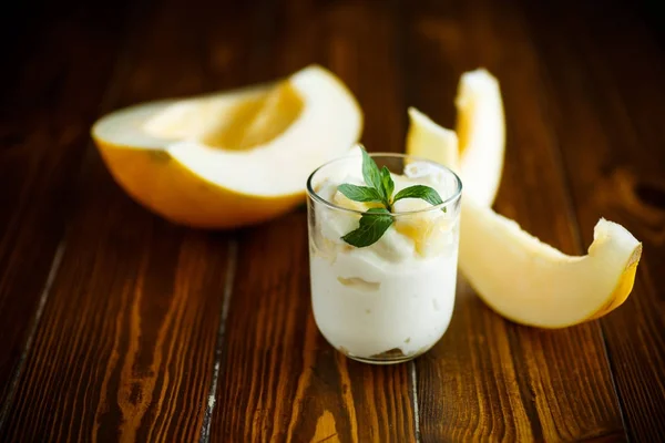 Homemade yogurt with slices of ripe melon — Stock Photo, Image