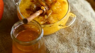 Kuru üzüm ve ballı kabak püresi