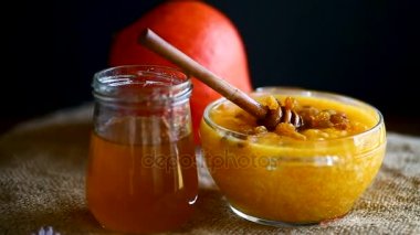 Kuru üzüm ve ballı kabak püresi