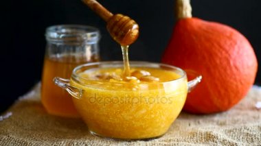 Kuru üzüm ve ballı kabak püresi