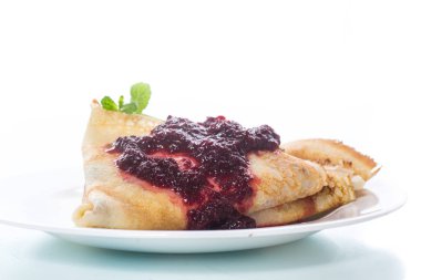 bir tabak içinde ince lezzetli gözleme