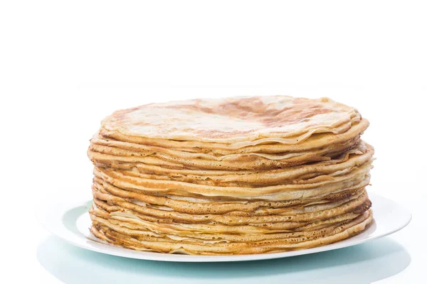 Dünne leckere Pfannkuchen in einem Teller — Stockfoto