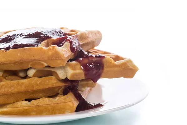 Reçel ile lezzetli tatlı waffle — Stok fotoğraf