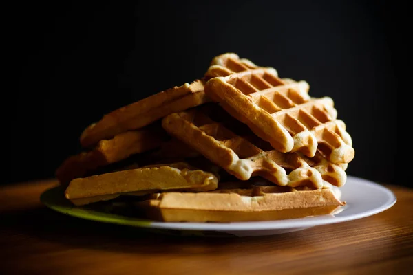 Délicieuses gaufres sucrées avec confiture — Photo