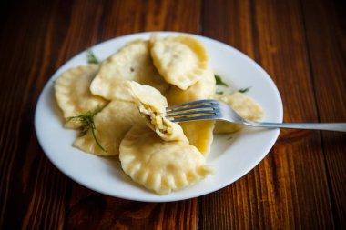 Haşlanmış mantı dolma