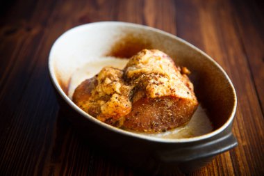 Seramik formunda pişmiş et