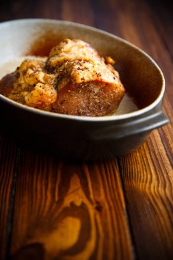 Seramik formunda pişmiş et