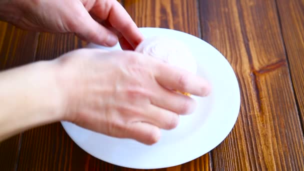 Muffins doces com creme de baga — Vídeo de Stock