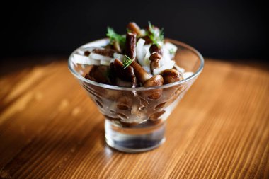 Marine mantar soğan ile