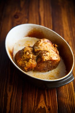 Seramik formunda pişmiş et