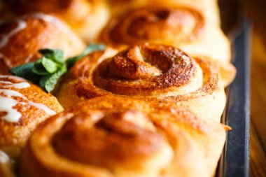 reçel ve krema ile tatlı buns