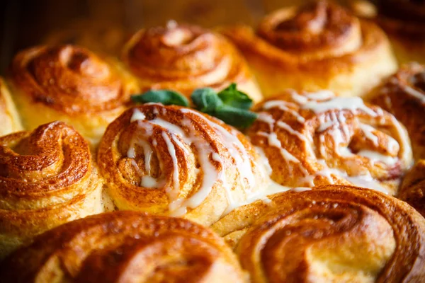 Bollos dulces con mermelada y crema — Foto de Stock