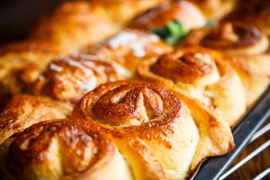reçel ve krema ile tatlı buns