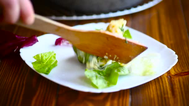 Brüksel lahanası ile omlet — Stok video