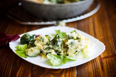 Brüksel lahanası ile omlet