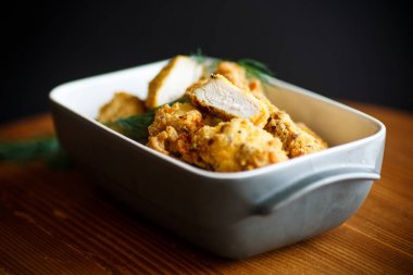 meyilli dereotu ile kızarmış tavuk