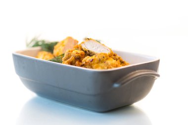 meyilli dereotu ile kızarmış tavuk