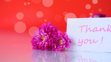 güzel krizantem kırmızı bir arka plan üzerinde buket