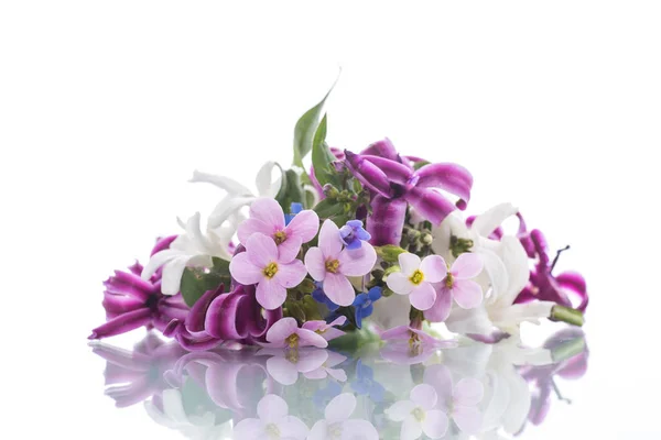 Красивий букет з весняних квітів — стокове фото