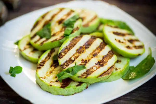 Grilled zucchini slices with garlic and spices — Stock Photo, Image