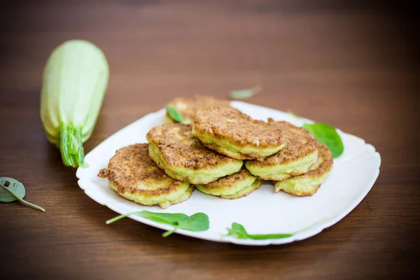 Vegetable fritters made from green zucchini in a plate — Stock Photo, Image