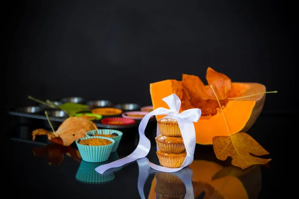 Baked sweet pumpkin muffins with dried apricots inside — Stock Photo, Image