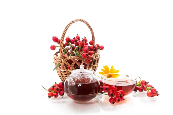 Gorąca herbata z owoców leczniczych czerwonych dojrzałych Rosehip — Zdjęcie stockowe