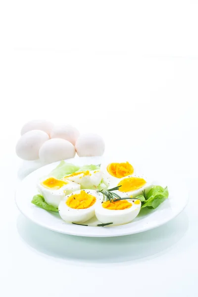 Huevos Cocidos Con Lechuga Plato Sobre Fondo Blanco —  Fotos de Stock