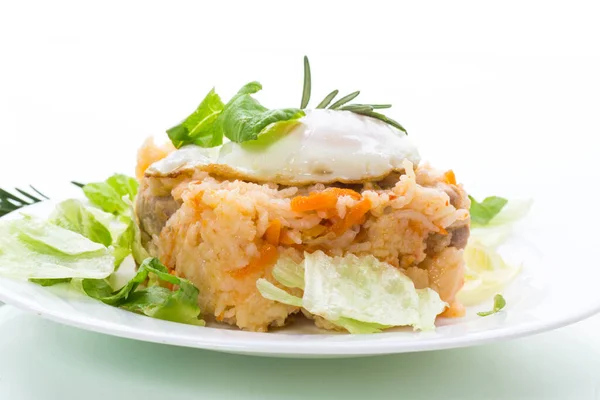 Arroz Fervido Com Verduras Ovo Frito Com Folhas Salada Uma — Fotografia de Stock