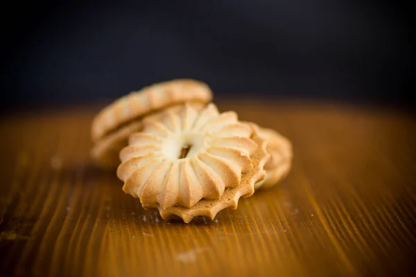 Sweet Crispy Cookies Filling Condensed Milk Wooden Table — Stock Photo, Image