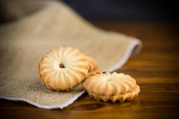 Sweet Crispy Cookies Filling Condensed Milk Wooden Table — Stock Photo, Image