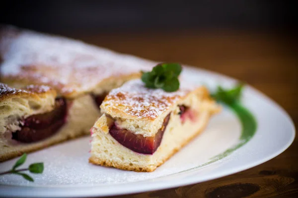 Sweet Baked Homemade Plum Cake Icing Sugar Wooden Table — Stock Photo, Image