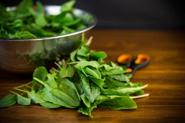 Foglie Acetosa Organiche Appena Tagliate Tavolo Legno — Foto Stock