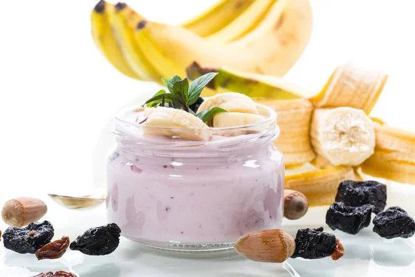 Dolce Yogurt Saporito Con Banana Prugne Secche Uva Passa Vaso — Foto Stock