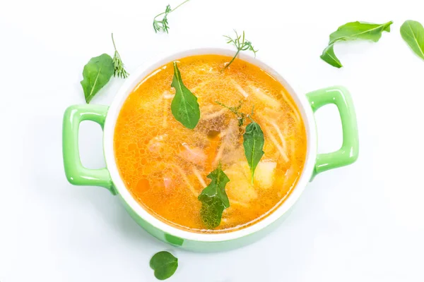 Lente Soep Met Vermicelli Groenten Kruiden Geïsoleerd Witte Achtergrond — Stockfoto