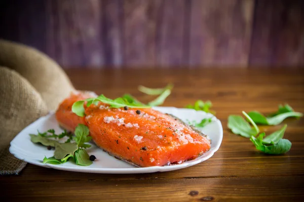 Piece Salty Red Fish Different Seasonings Herbs Plate Wooden Table — Stock Photo, Image