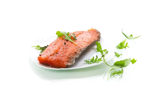 Trozo Pescado Rojo Salado Con Diferentes Condimentos Hierbas Plato Aislado — Foto de Stock