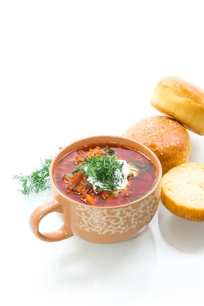 Sopa Remolacha Caliente Con Crema Agria Hierbas Rollos Tazón Cerámica — Foto de Stock