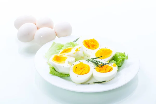 Huevos Cocidos Con Lechuga Plato Sobre Fondo Blanco —  Fotos de Stock