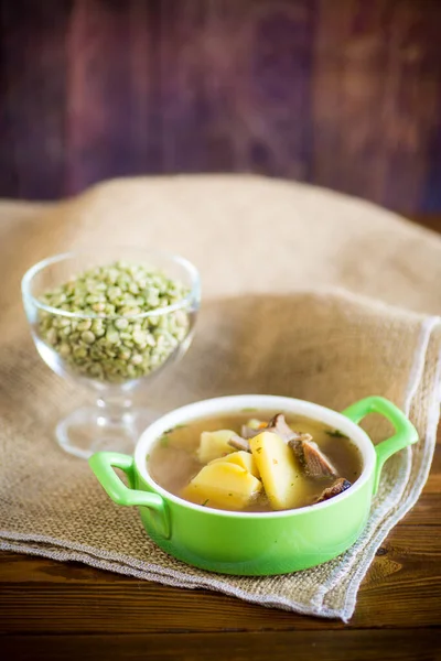 Sopa Guisantes Caliente Con Carne Verduras Plato Sobre Una Mesa — Foto de Stock