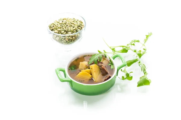 Sopa Guisantes Calientes Con Carne Verduras Plato Aislado Sobre Fondo — Foto de Stock