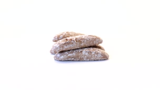 Dolce russo biscotti pan di zenzero isolato su sfondo bianco — Video Stock