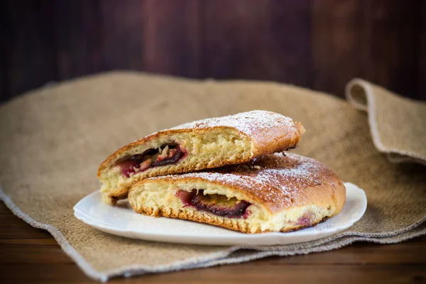 Sweet Baked Homemade Plum Cake Icing Sugar Wooden Table — Stock Photo, Image